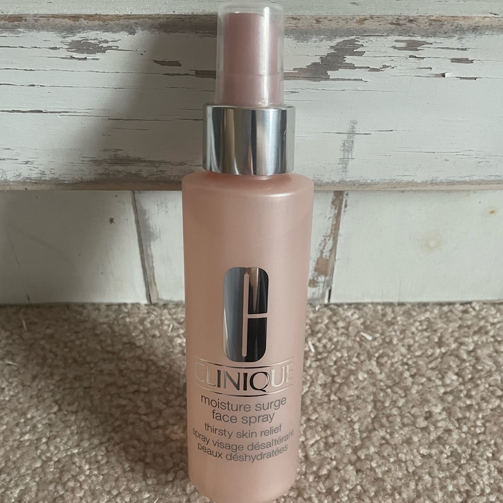 NWT Clinique Moisture Surge Face Spray